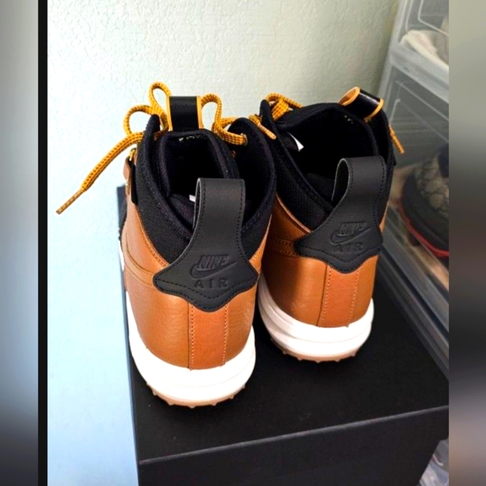 Nike Lunar Force 1 duckboot w/ no box. Size 10.5. Only worn twice so still like